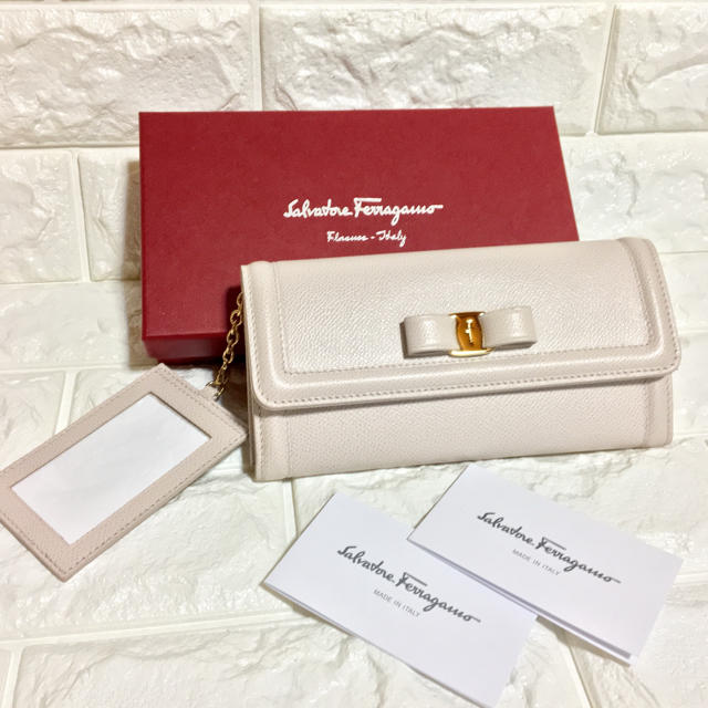 Salvatore Ferragamo(サルヴァトーレフェラガモ)のサルヴァトーレフェラガモ♡新品 ICカードケース付 長財布 正規品 レディースのファッション小物(財布)の商品写真