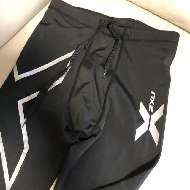 2XU(ツータイムズユー)の新品未使用   2XU スパッツ タイツ コンプレッションタイツ  サイズL スポーツ/アウトドアのトレーニング/エクササイズ(トレーニング用品)の商品写真