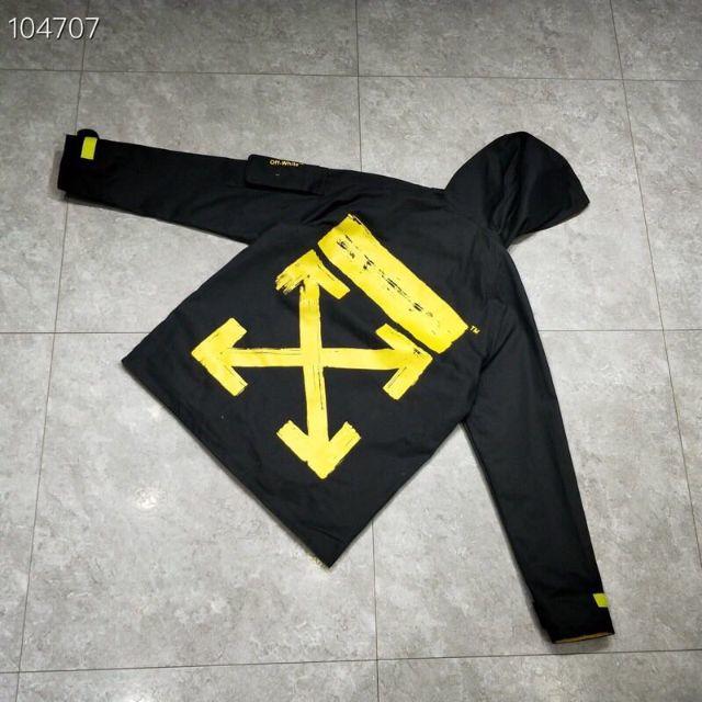 OFF-WHITE(オフホワイト)のシュウ専用  メンズのジャケット/アウター(マウンテンパーカー)の商品写真