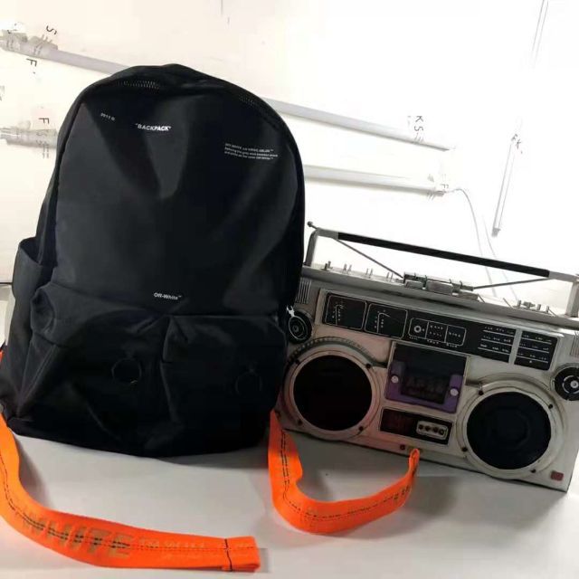 OFF-WHITE(オフホワイト)のシュウ専用  メンズのジャケット/アウター(マウンテンパーカー)の商品写真