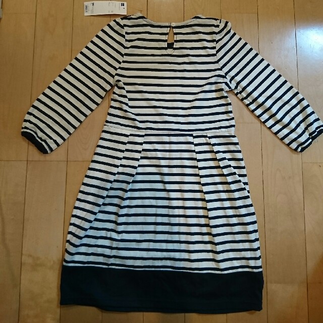 GU(ジーユー)の【未使用】140cmボーダーワンピース キッズ/ベビー/マタニティのキッズ服女の子用(90cm~)(ワンピース)の商品写真