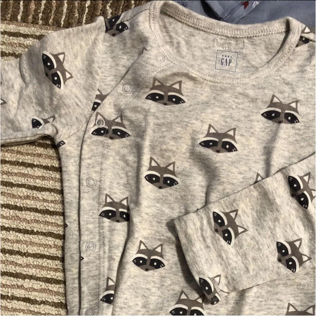 babyGAP(ベビーギャップ)の新品未使用 スナップ式 長袖ロンパース キッズ/ベビー/マタニティのベビー服(~85cm)(ロンパース)の商品写真