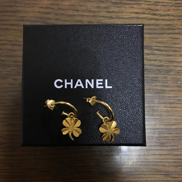 シャネルCHANELピアス　クローバー