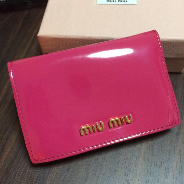 miumiu(ミュウミュウ)のmiu miu カードケース レディースのファッション小物(名刺入れ/定期入れ)の商品写真