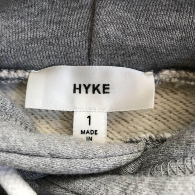 HYKE(ハイク)のHYKEプルオーバーパーカーグレー レディースのトップス(パーカー)の商品写真