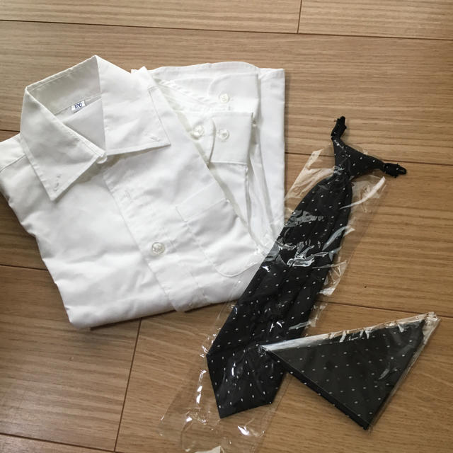 白シャツ キッズ/ベビー/マタニティのキッズ服男の子用(90cm~)(ブラウス)の商品写真