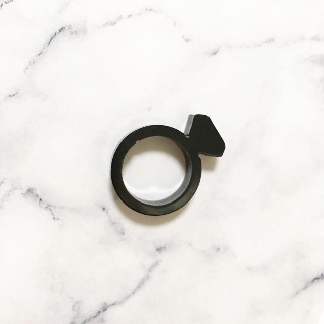 BEAMS(ビームス)のBEAMS ＊ black acryl ring レディースのアクセサリー(リング(指輪))の商品写真