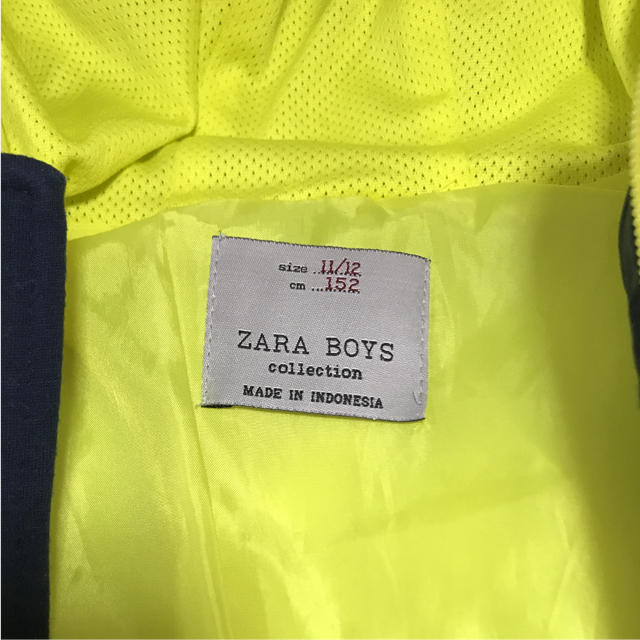 ZARA KIDS(ザラキッズ)のZARABOYS♡ダウンベスト♡フード付♡蛍光イエローが可愛い♡あったかダウン♡ キッズ/ベビー/マタニティのキッズ服男の子用(90cm~)(ジャケット/上着)の商品写真