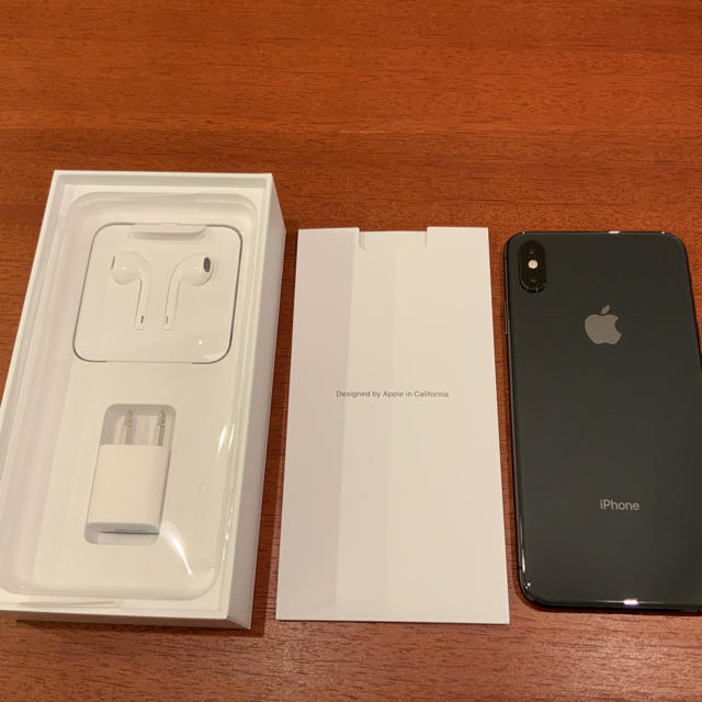 新品　iPhone Xs Max Space Gray 64 GB SIMフリー