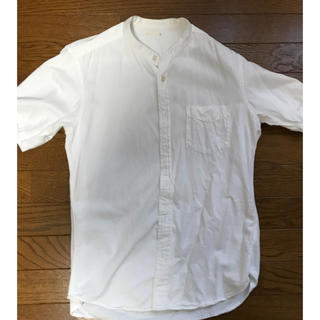 ジーユー(GU)のノーカラーシャツ 半袖 ホワイト(シャツ)