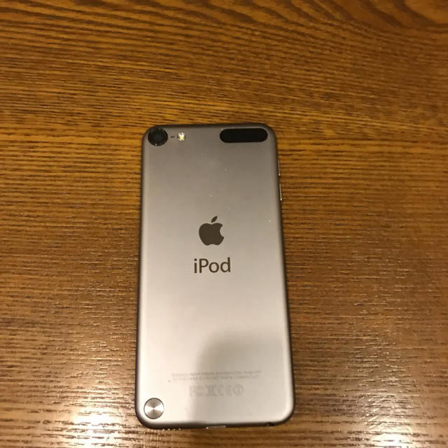 Apple(アップル)のiPod touch第五世代 スマホ/家電/カメラのスマートフォン/携帯電話(スマートフォン本体)の商品写真