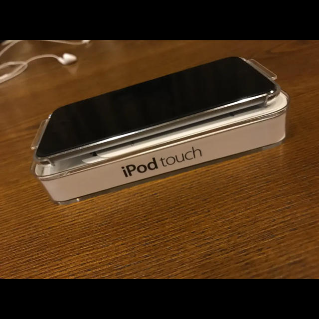 Apple(アップル)のiPod touch第五世代 スマホ/家電/カメラのスマートフォン/携帯電話(スマートフォン本体)の商品写真