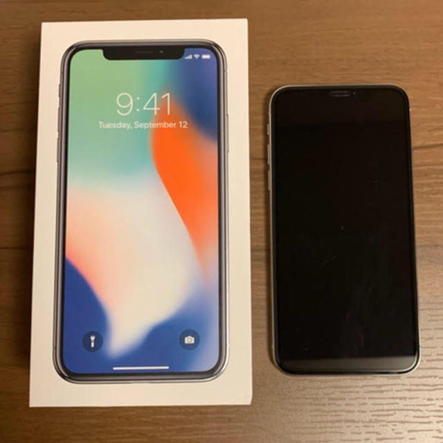 iPhone X Silver 64 GB au