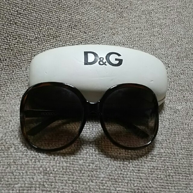 DOLCE&GABBANA(ドルチェアンドガッバーナ)のD&G ホワイトケース付き

サングラス 
 レディースのファッション小物(サングラス/メガネ)の商品写真