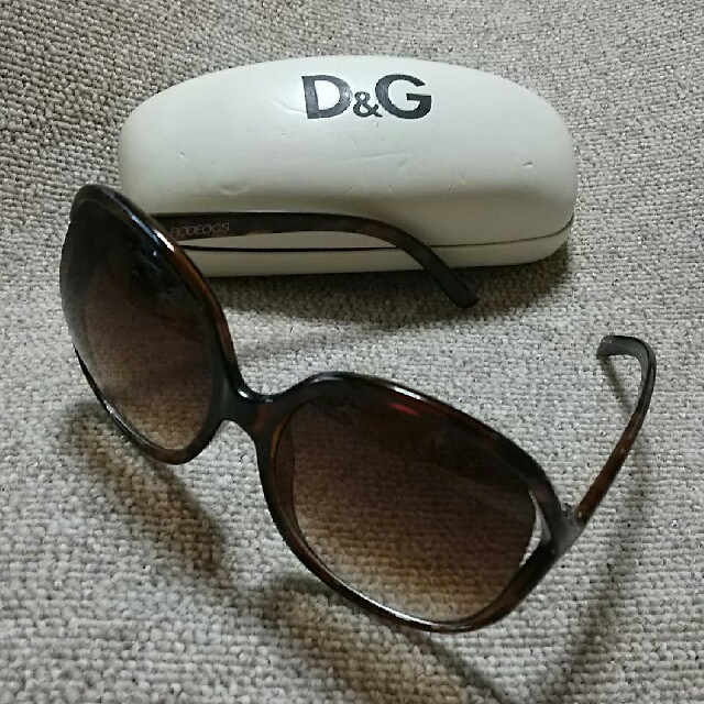 DOLCE&GABBANA(ドルチェアンドガッバーナ)のD&G ホワイトケース付き

サングラス 
 レディースのファッション小物(サングラス/メガネ)の商品写真