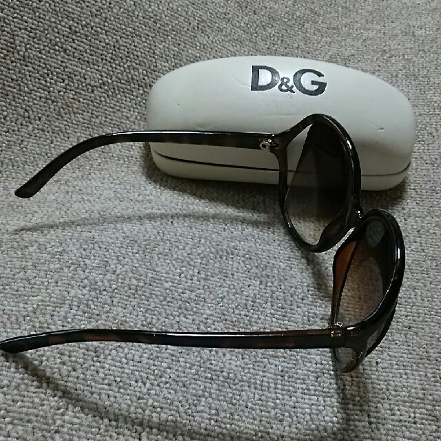 DOLCE&GABBANA(ドルチェアンドガッバーナ)のD&G ホワイトケース付き

サングラス 
 レディースのファッション小物(サングラス/メガネ)の商品写真