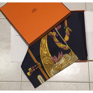 エルメス(Hermes)の未使用 超美品 人気のネイビー エルメス スカーフ カレ90 箱付き(バンダナ/スカーフ)