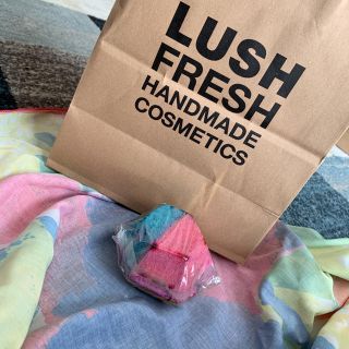 ラッシュ(LUSH)のLUSHバスボム/浴用化粧品/200g(バスグッズ)