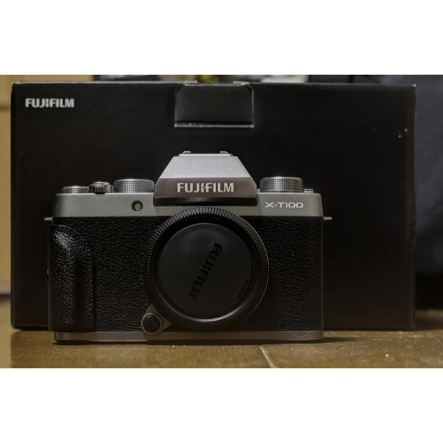 富士フイルム(フジフイルム)の富士フイルム X-T100 スマホ/家電/カメラのカメラ(ミラーレス一眼)の商品写真