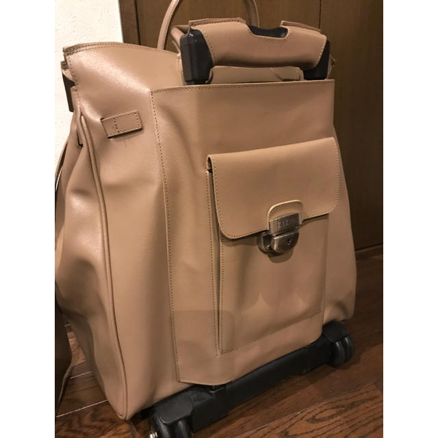 GLOBE-TROTTER(グローブトロッター)のくらら様 専用 Zizino キャリーバッグ  LEON 掲載 レディースのバッグ(スーツケース/キャリーバッグ)の商品写真