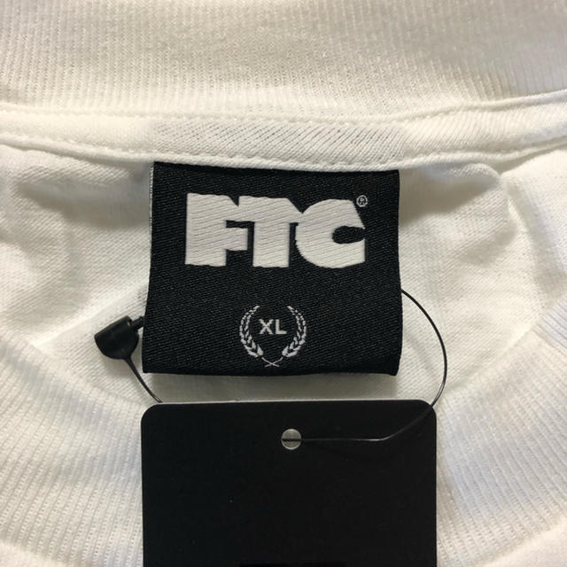 FTC(エフティーシー)のWHITE XL FTC × KYNE  TEE  メンズのトップス(Tシャツ/カットソー(半袖/袖なし))の商品写真