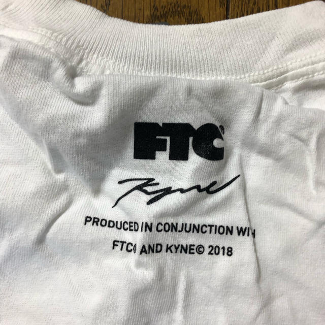 FTC(エフティーシー)のWHITE XL FTC × KYNE  TEE  メンズのトップス(Tシャツ/カットソー(半袖/袖なし))の商品写真