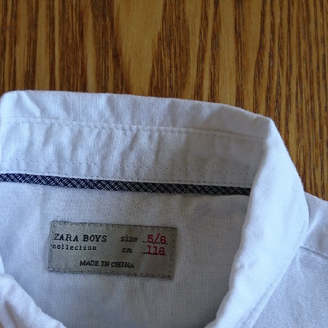 ZARA(ザラ)のZARA Boysボタンダウンシャツ116センチ キッズ/ベビー/マタニティのキッズ服男の子用(90cm~)(Tシャツ/カットソー)の商品写真