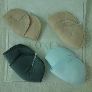 フォクシー(FOXEY)のぽんた様☆新品☆FOXEY フォクシー 肩パット 肩パッド ベージュ4組セット(その他)