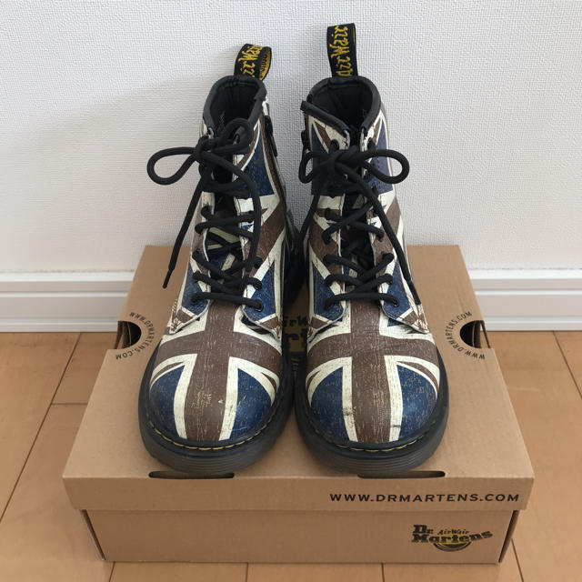 Dr.Martens(ドクターマーチン)のドクターマーチン ブーツ キッズ 子ども用 キッズ/ベビー/マタニティのキッズ靴/シューズ(15cm~)(ブーツ)の商品写真