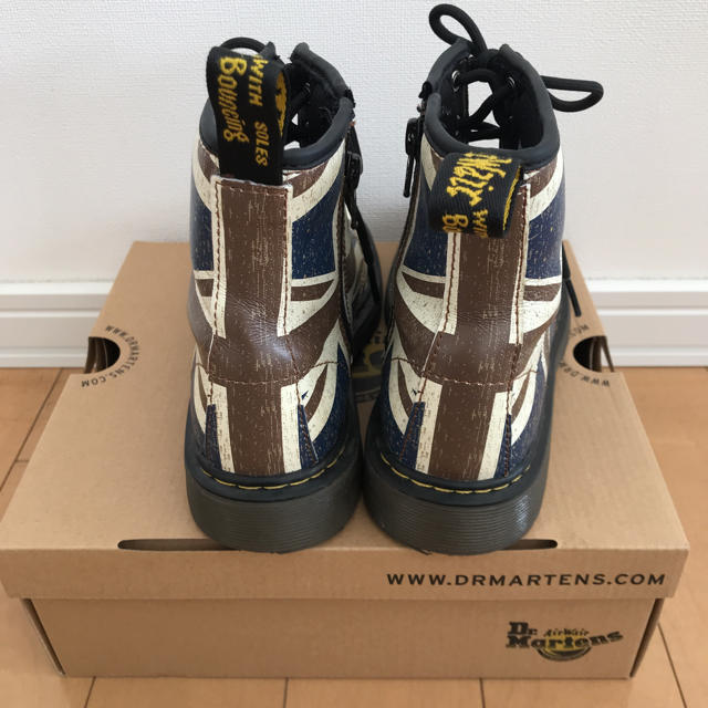 Dr.Martens(ドクターマーチン)のドクターマーチン ブーツ キッズ 子ども用 キッズ/ベビー/マタニティのキッズ靴/シューズ(15cm~)(ブーツ)の商品写真