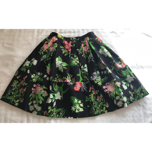 SALE/102%OFF】 新品 トッカ フレアスカート サイズ2 花柄スカート