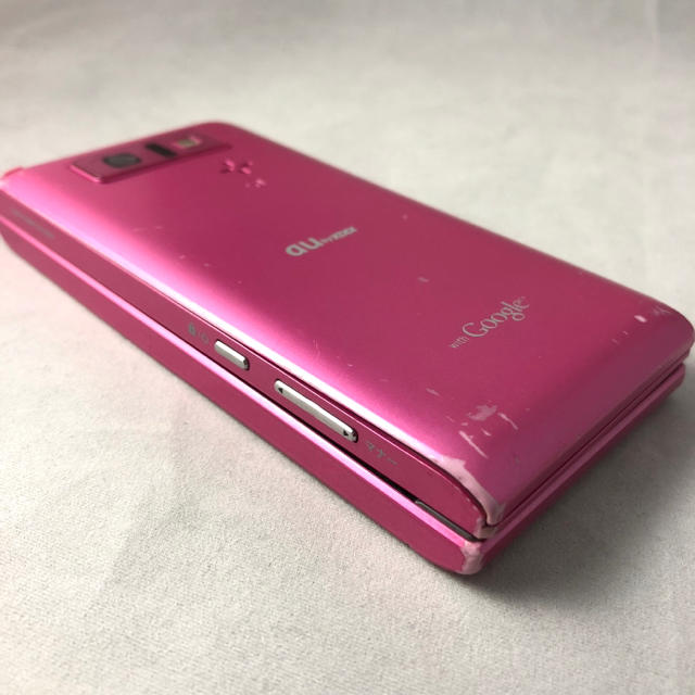 SHARP(シャープ)の送料無料★IS11SH/SHI11 ストロベリーピンク au 中古 スマホ スマホ/家電/カメラのスマートフォン/携帯電話(スマートフォン本体)の商品写真