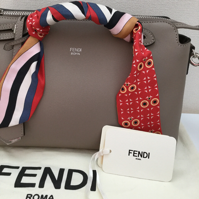 FENDI(フェンディ)の♡tekarin様専用ページ♡FENDI バイザウェイ グレージュ ラッピー  レディースのバッグ(ショルダーバッグ)の商品写真