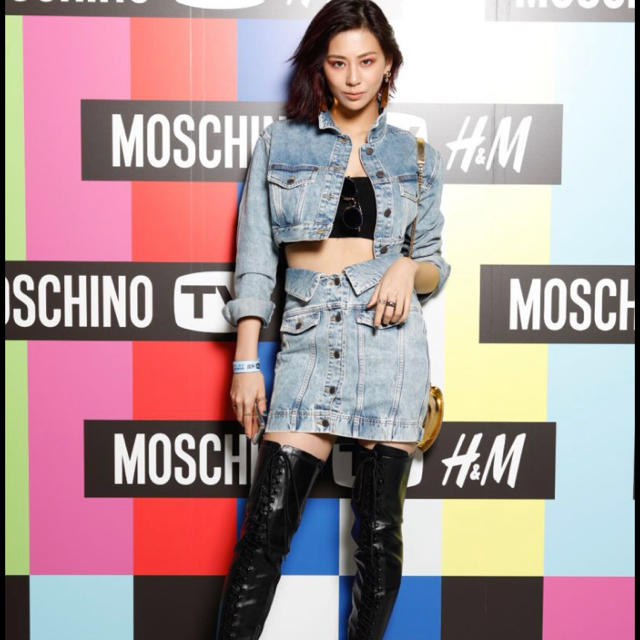 MOSCHINO(モスキーノ)のH&M モスキーノ コラボ ボタンデニムスカート レディースのスカート(ミニスカート)の商品写真