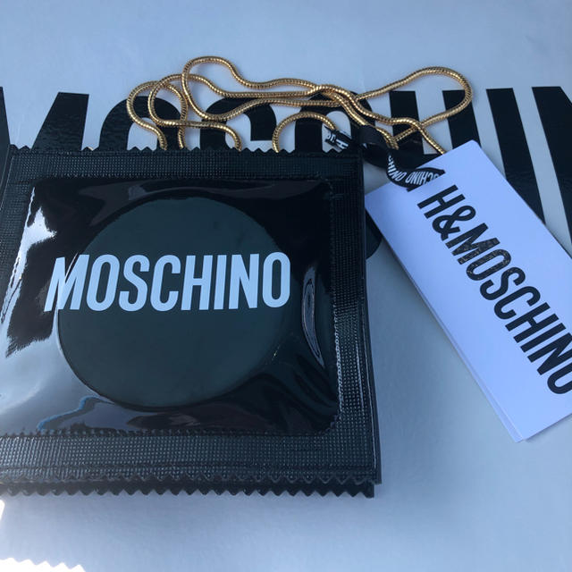 即日発送可能 H&M MOSCHINO パテントショルダーバッグ