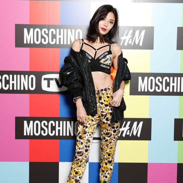 MOSCHINO(モスキーノ)の新品 エイチ&エム モスキーノ コラボ マイクロファイバー ノン ワイヤー ブラ レディースの下着/アンダーウェア(ブラ)の商品写真