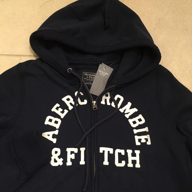 Abercrombie&Fitch(アバクロンビーアンドフィッチ)のAbercrombie&Fitch アバクロ ロゴ刺繍フーディ L 新品 送料込 レディースのトップス(パーカー)の商品写真