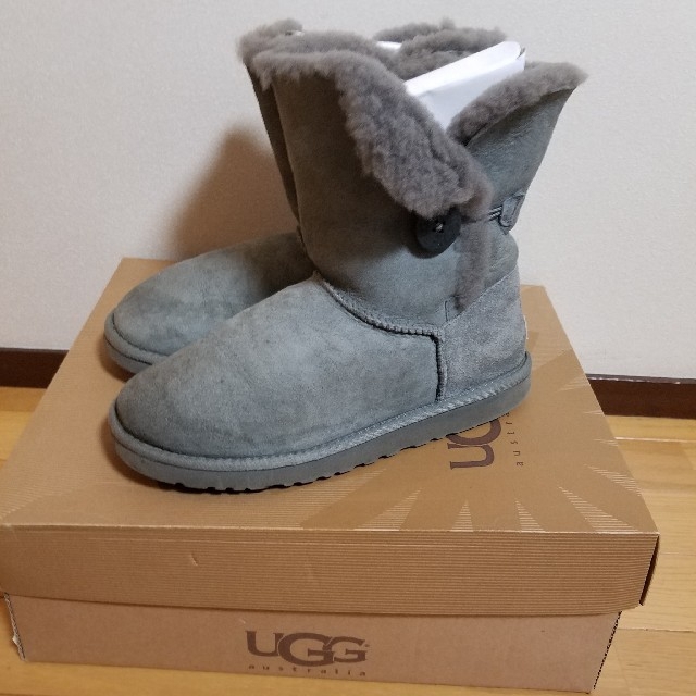 UGG(アグ)のUGG ベイリーボタン グレー 26cm レディースの靴/シューズ(ブーツ)の商品写真