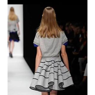 sacai(スウェット ・ ミニワンピース)のフリマアイテム一覧 sacai(スウェット ・ ミニワンピース)のフリマアイテム一覧