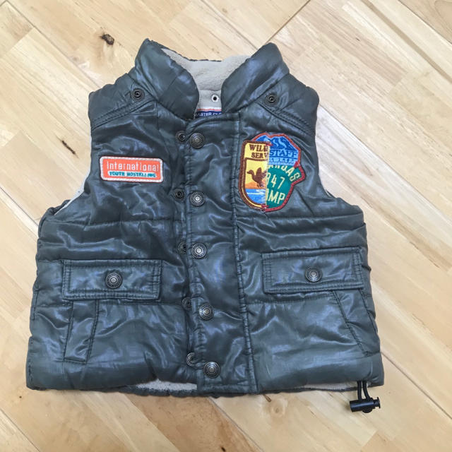 F.O.KIDS(エフオーキッズ)のダウンベスト 80 カーキ ベスト カッコいい キッズ F.O.KIDS キッズ/ベビー/マタニティのベビー服(~85cm)(ジャケット/コート)の商品写真