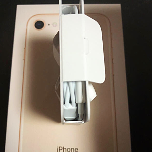 Apple(アップル)の新品  未使品  iPhone8  純正品 イヤホン スマホ/家電/カメラのオーディオ機器(ヘッドフォン/イヤフォン)の商品写真