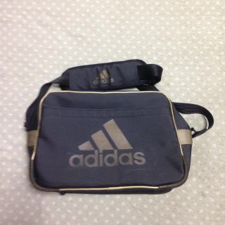 アディダス(adidas)のadidasバッグ(ショルダーバッグ)