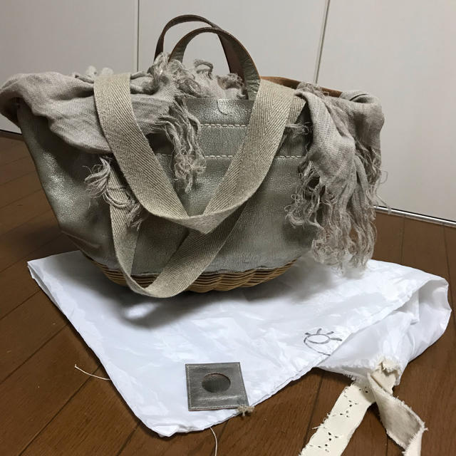 nest Robe(ネストローブ)のエバゴス☆ebagos☆シルバーバック レディースのバッグ(かごバッグ/ストローバッグ)の商品写真
