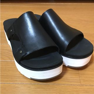 アグ(UGG)のUGG　アグ　W MAIRE コンフォートサンダル　美品！(サンダル)