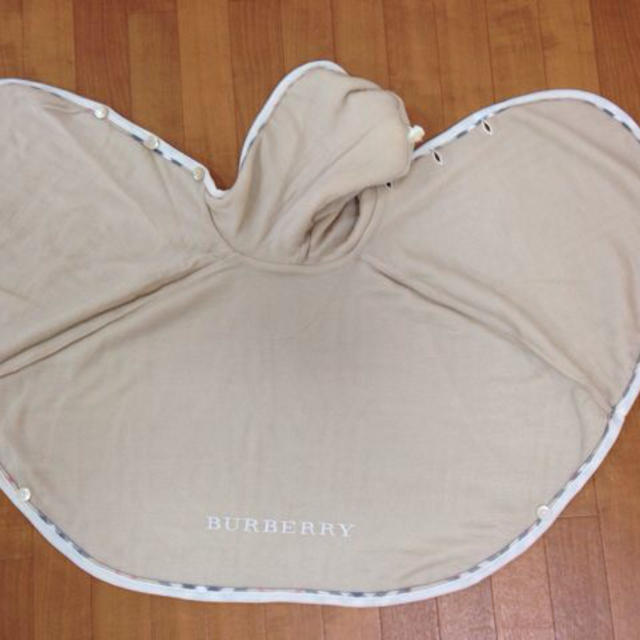 BURBERRY(バーバリー)のタグ付き新品未使用 バーバリーポンチョ キッズ/ベビー/マタニティのキッズ/ベビー/マタニティ その他(その他)の商品写真