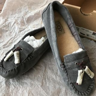 アグ(UGG)の【新品】 UGG タッセル モカシン グレー 22cm(スリッポン/モカシン)