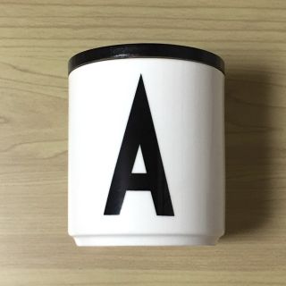 アルネヤコブセン(Arne Jacobsen)の未使用  デザインレターズ  ポーセリンカップ  ふた付き(グラス/カップ)