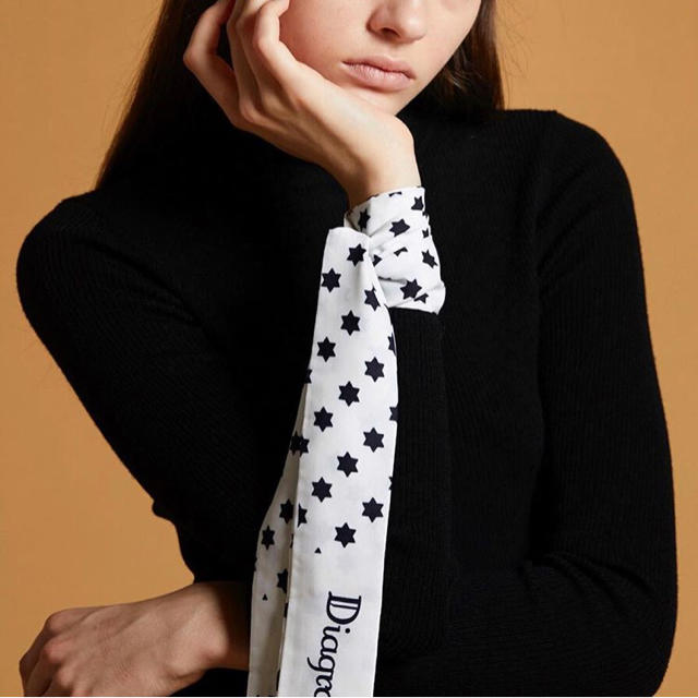 GRACE CONTINENTAL(グレースコンチネンタル)のダイアグラム スカーフ レディースのファッション小物(バンダナ/スカーフ)の商品写真