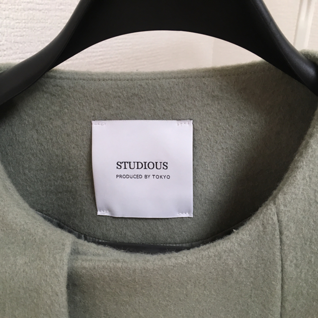 STUDIOUS(ステュディオス)の【STUDIOUS】18aw ノーカラーサイドベルトコート レディースのジャケット/アウター(ロングコート)の商品写真