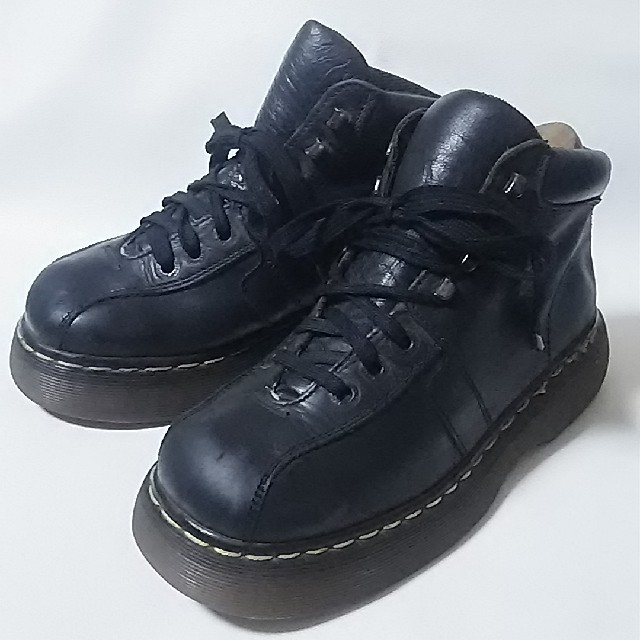 Dr.Martens(ドクターマーチン)の
希少イングランド製!ドクターマーチン高級ダットシューズ黒ビンテージ！


 レディースの靴/シューズ(ブーツ)の商品写真